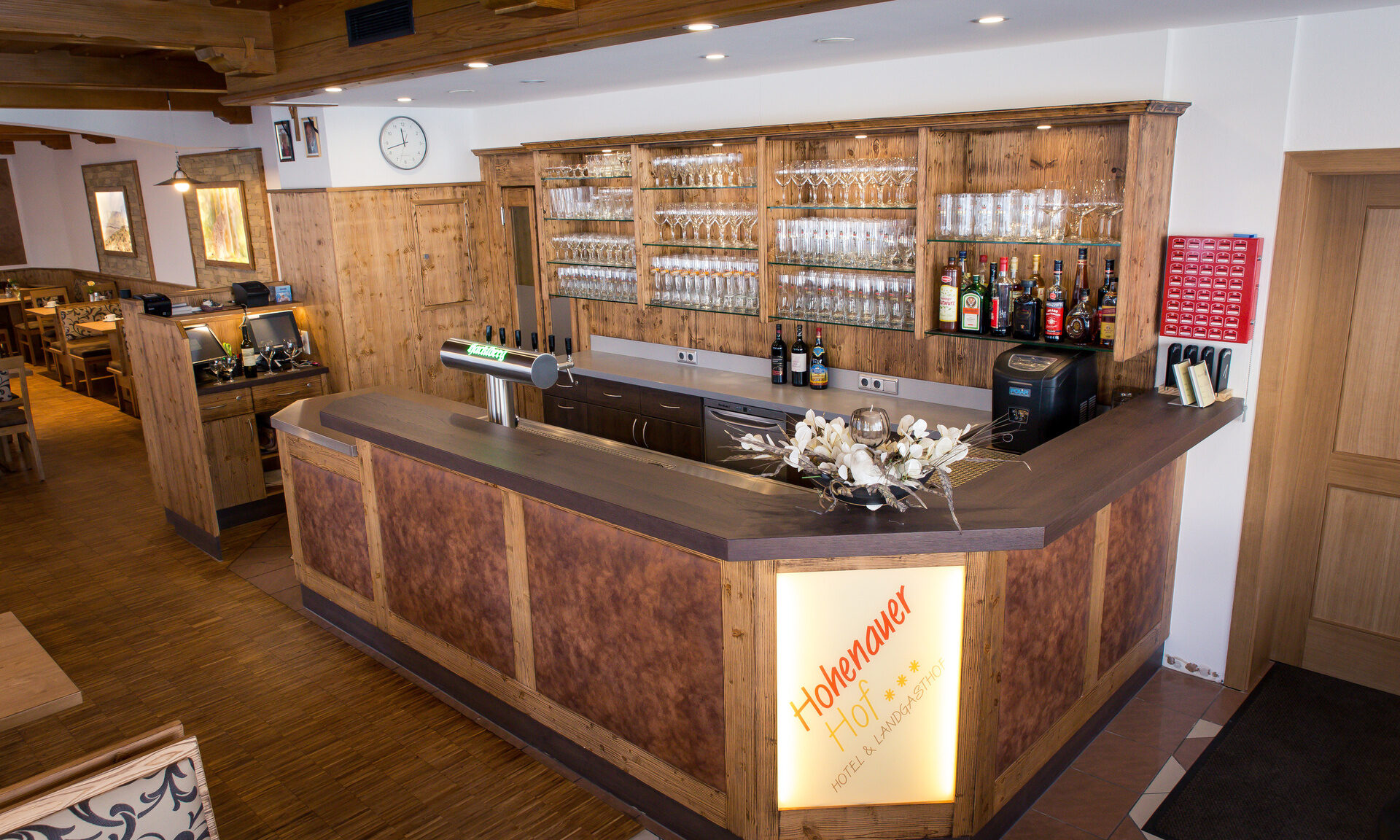 Die Bar im Hohenauer Hof bietet eine ordentliche Auswahl an Getr&auml;nken